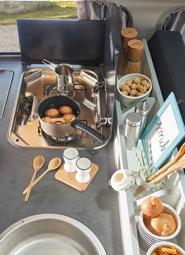 Comfortabel kochen. Ford Nugget. Foto: Ford